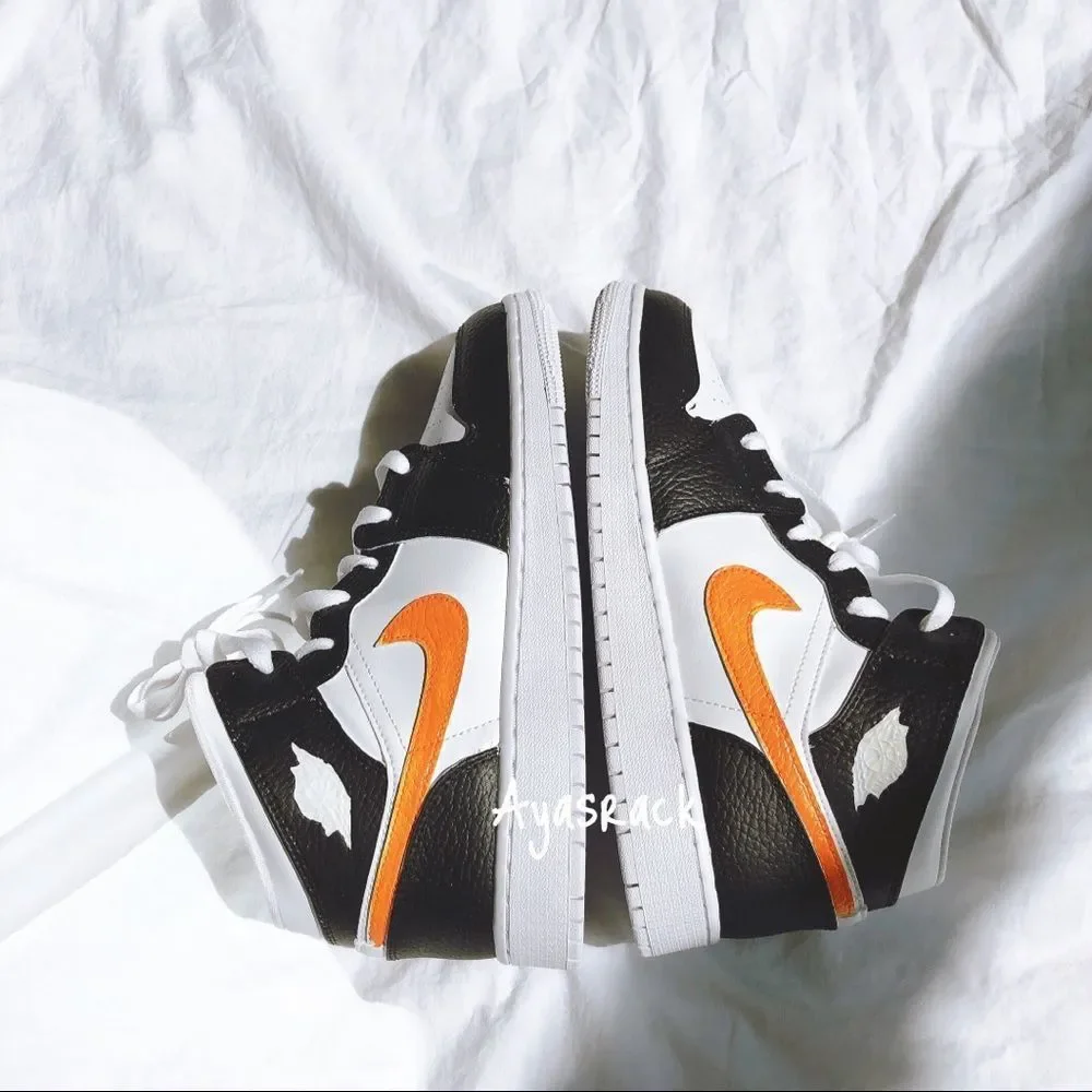 Custom painted air jordan mid - Picture 3 of 5